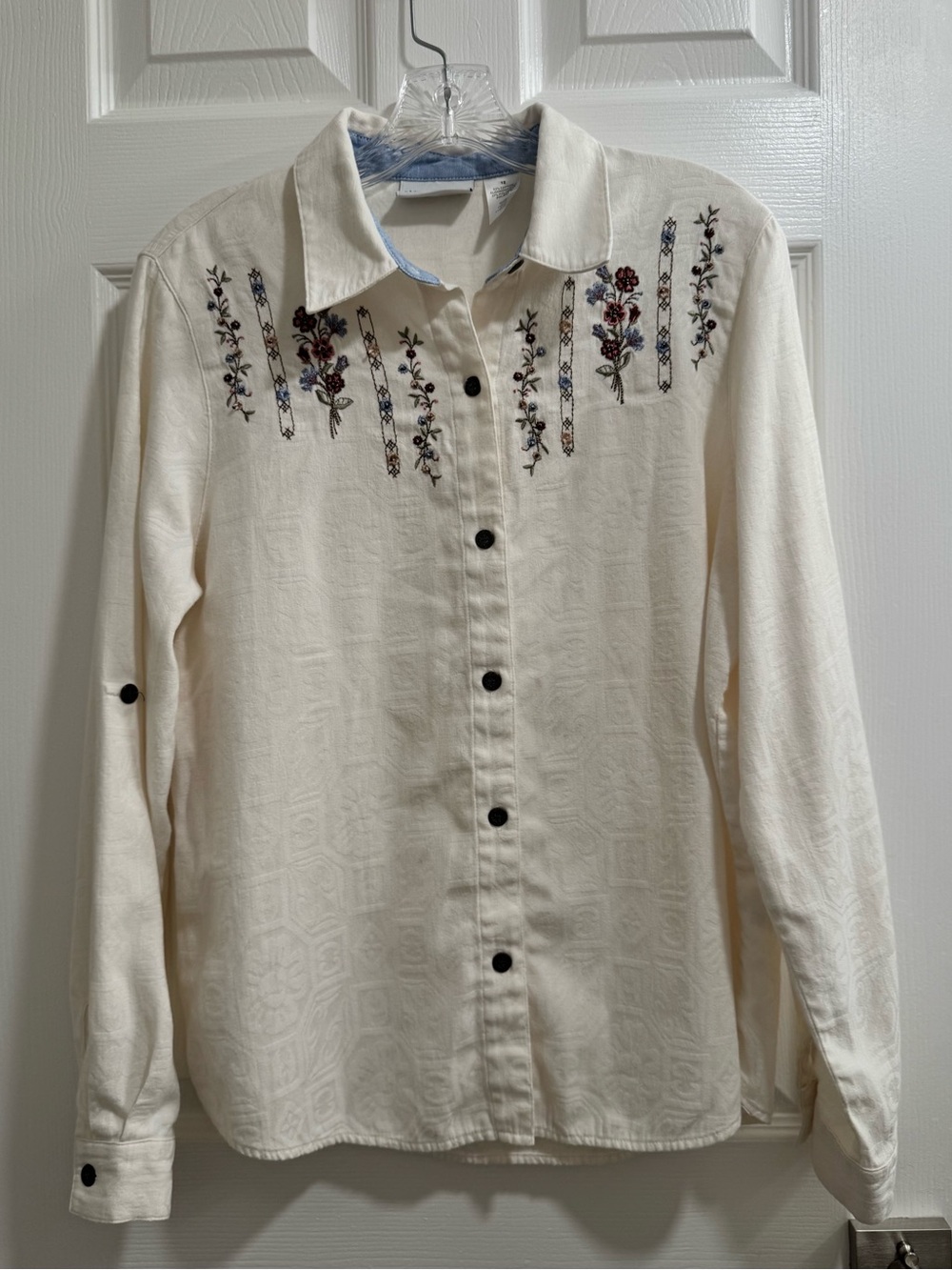 Alfred Dunner embroidered cream floral button-up shirt